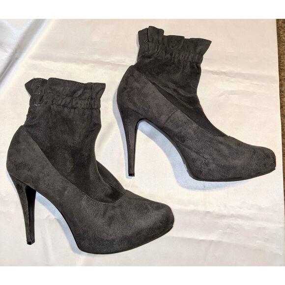 CHINESE LAUNDRY Womens Taffany Gray Vegan Suede Booties High Stiletto Heels 11M - Picture 1 of 6